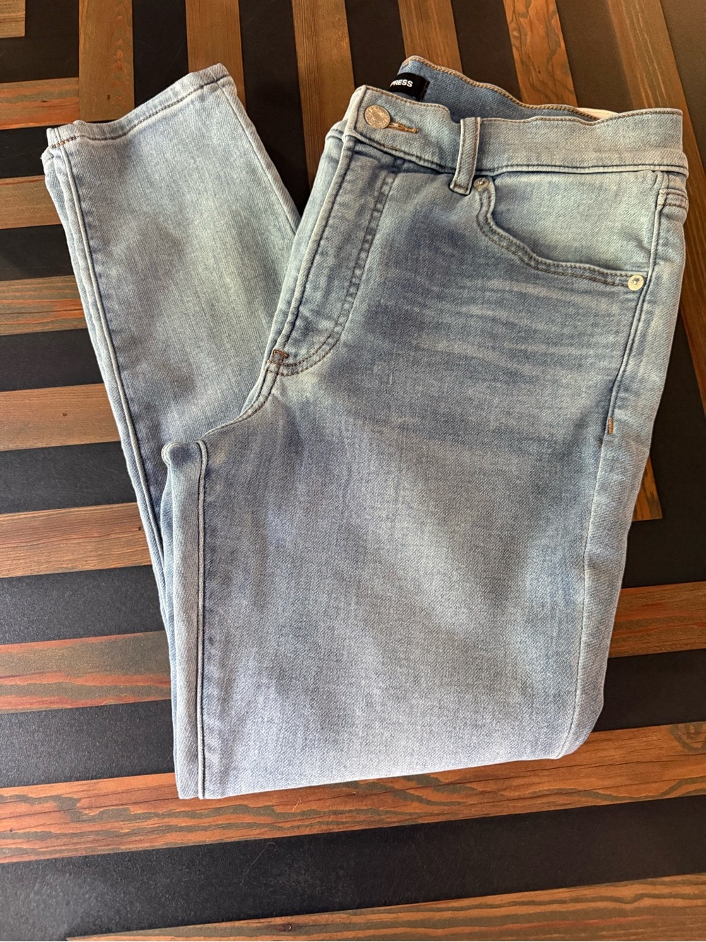 Express Mid Rise Cropped Skinny in Light Denim Wash